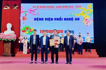 BỆNH VIỆN PHỔI NGHỆ AN CHUNG TAY CHĂM LO TẾT CHO NGƯỜI NGHÈO